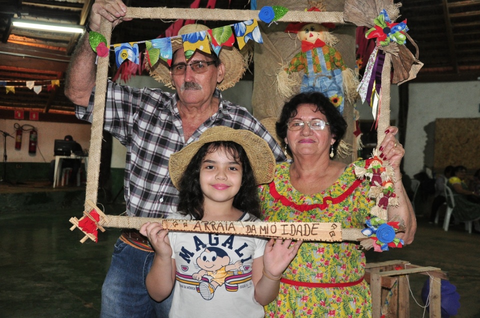 Projeto Conviver Idosos realiza "Arraiá da Mió Idade"