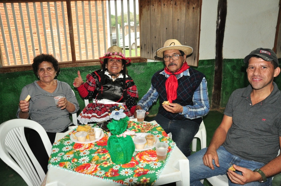Projeto Conviver Idosos realiza "Arraiá da Mió Idade"