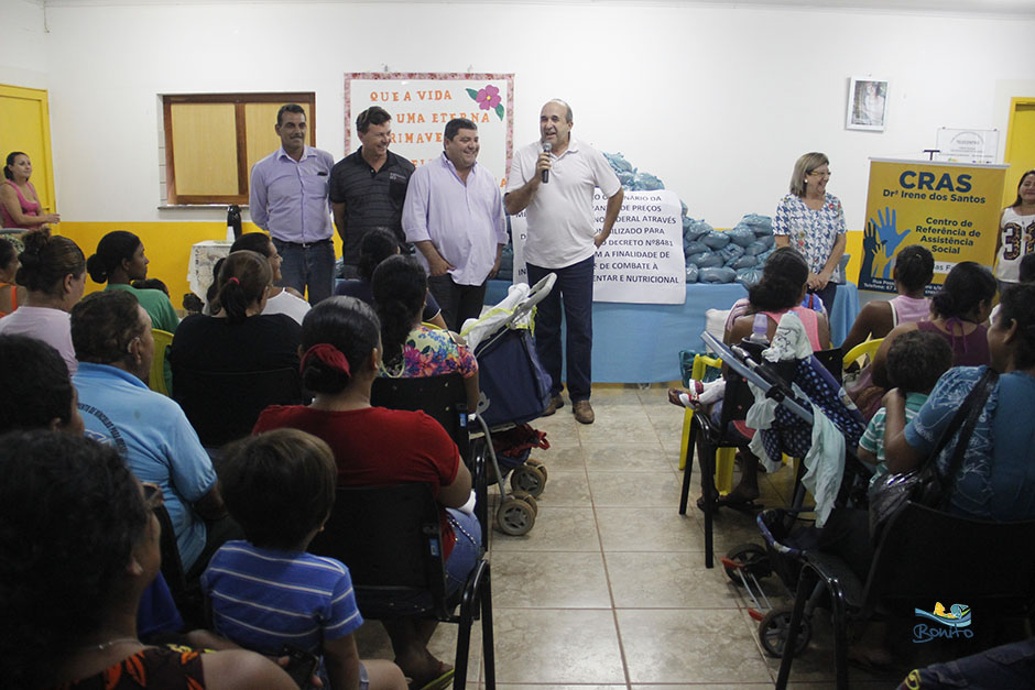Prefeitura de Bonito entrega feijão para a população