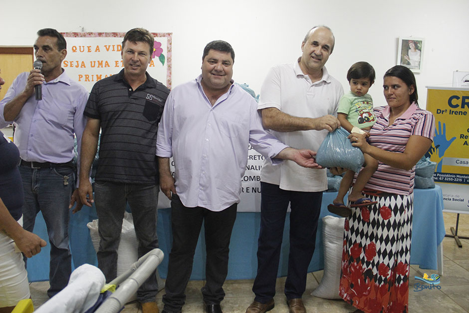 Prefeitura de Bonito entrega feijão para a população