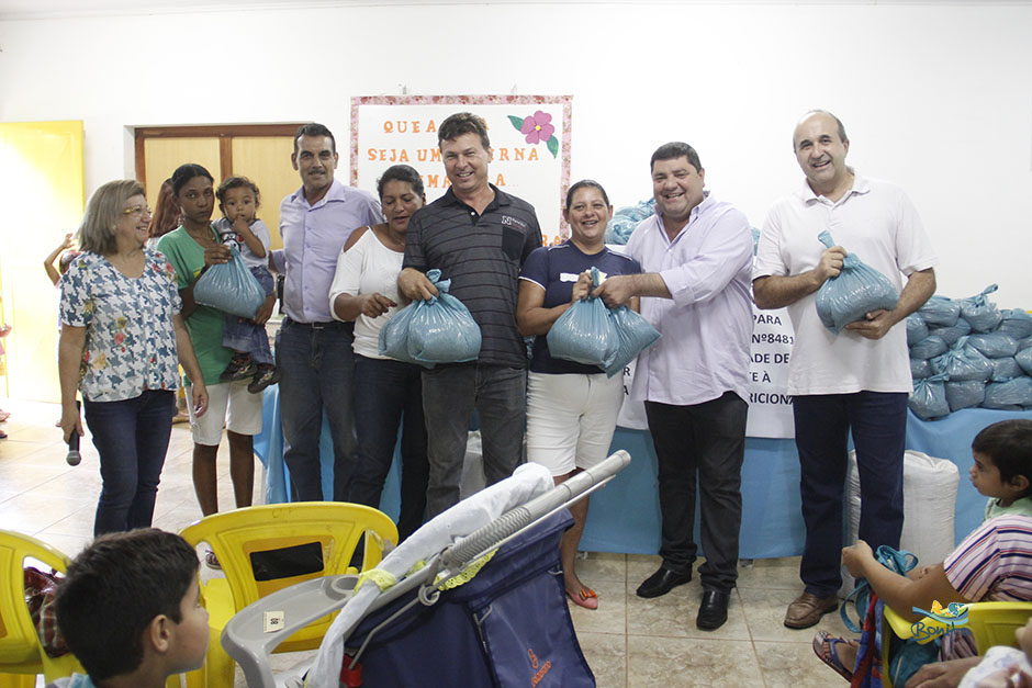 Prefeitura de Bonito entrega feijão para a população
