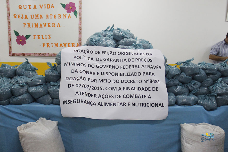 Prefeitura de Bonito entrega feijão para a população