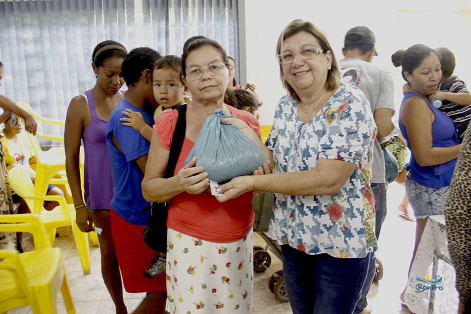Prefeitura de Bonito entrega feijão para a população