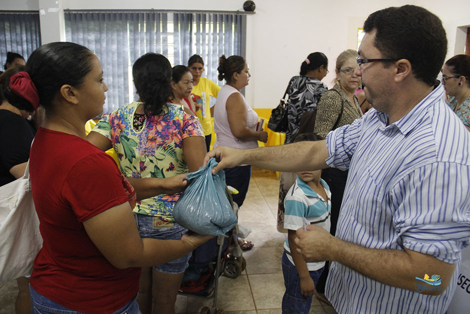 Prefeitura de Bonito entrega feijão para a população