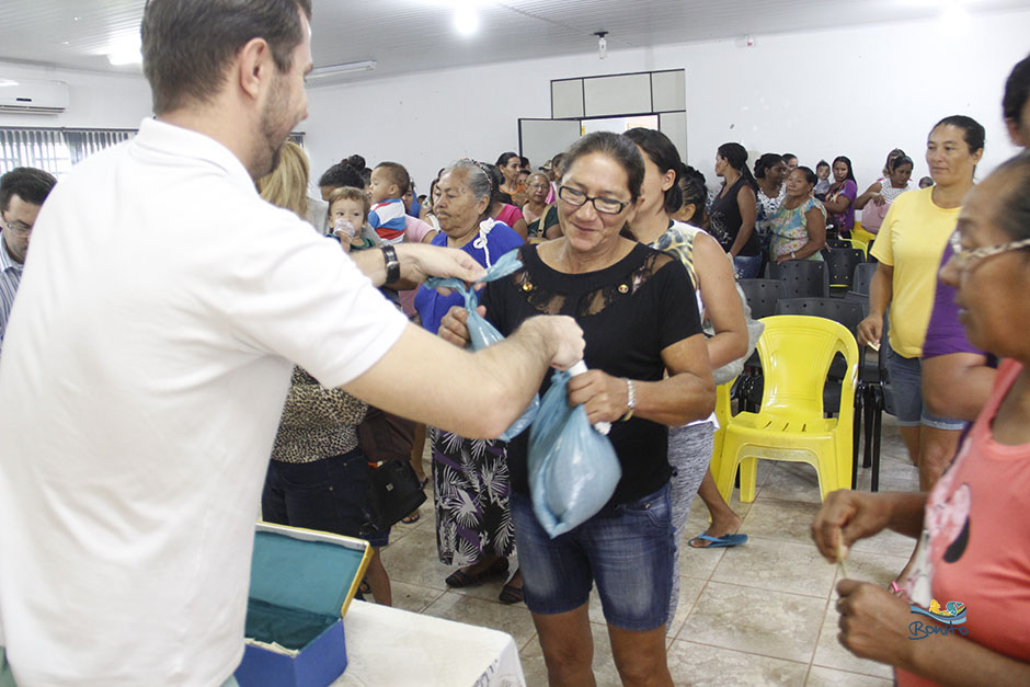 Prefeitura de Bonito entrega feijão para a população