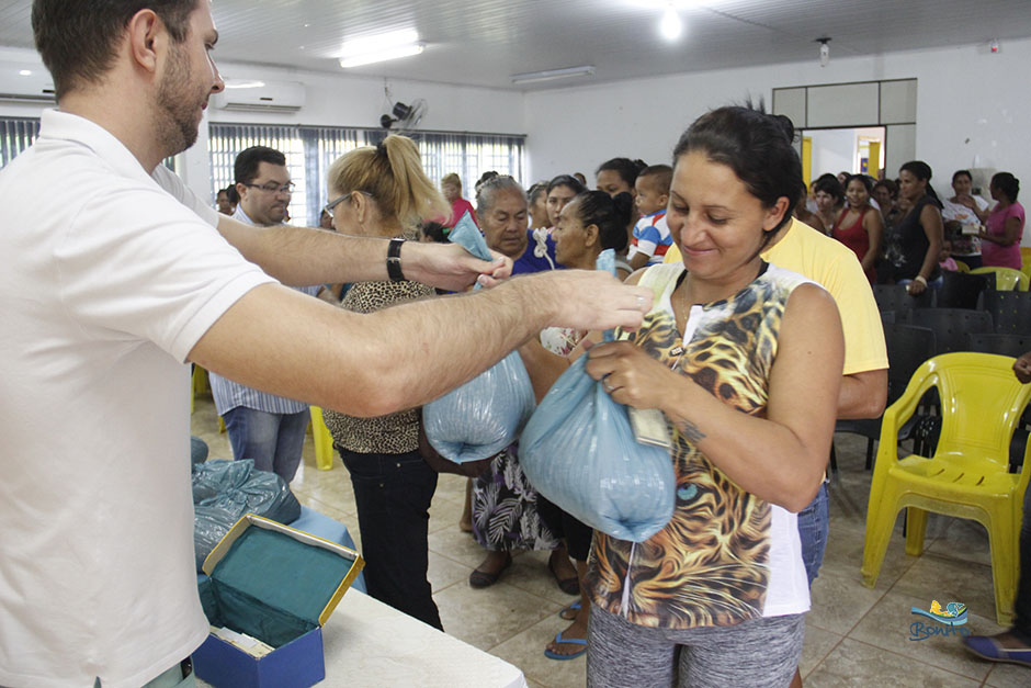 Prefeitura de Bonito entrega feijão para a população