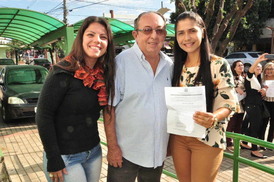Prefeito dá posse a mais 33 candidatos aprovados no concurso