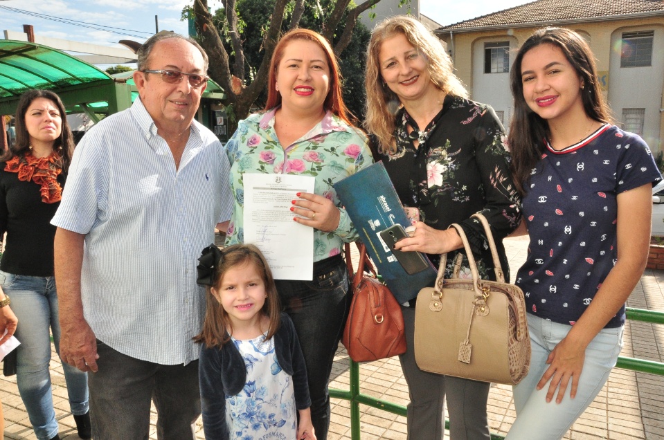 Prefeito dá posse a mais 33 candidatos aprovados no concurso