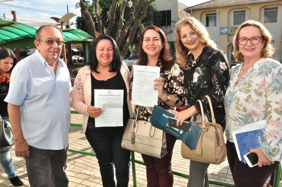 Prefeito dá posse a mais 33 candidatos aprovados no concurso