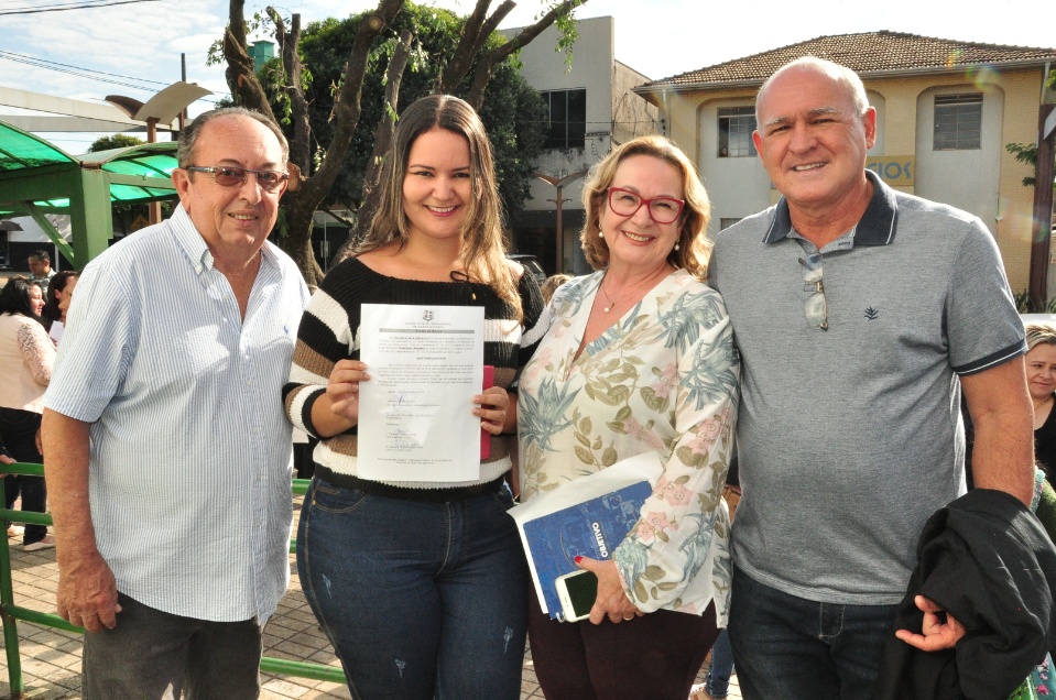 Prefeito dá posse a mais 33 candidatos aprovados no concurso