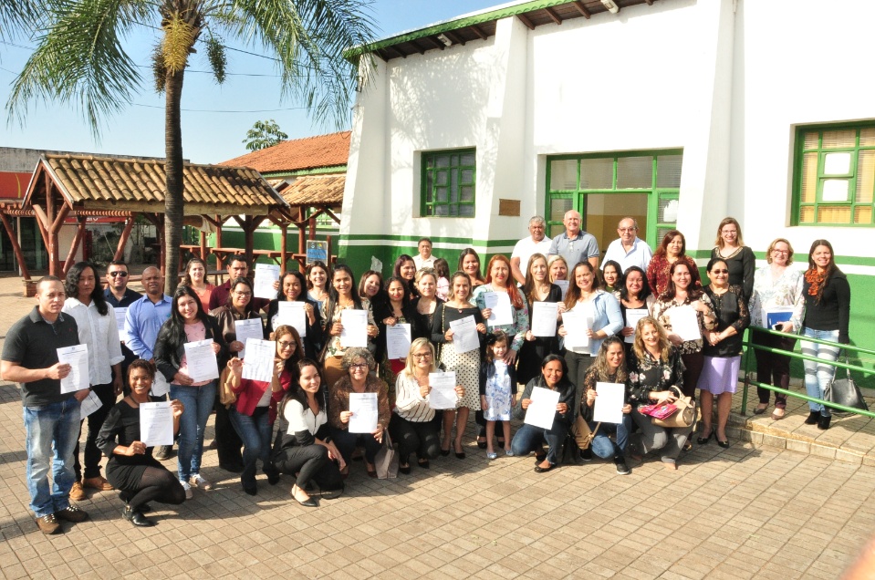 Prefeito dá posse a mais 33 candidatos aprovados no concurso