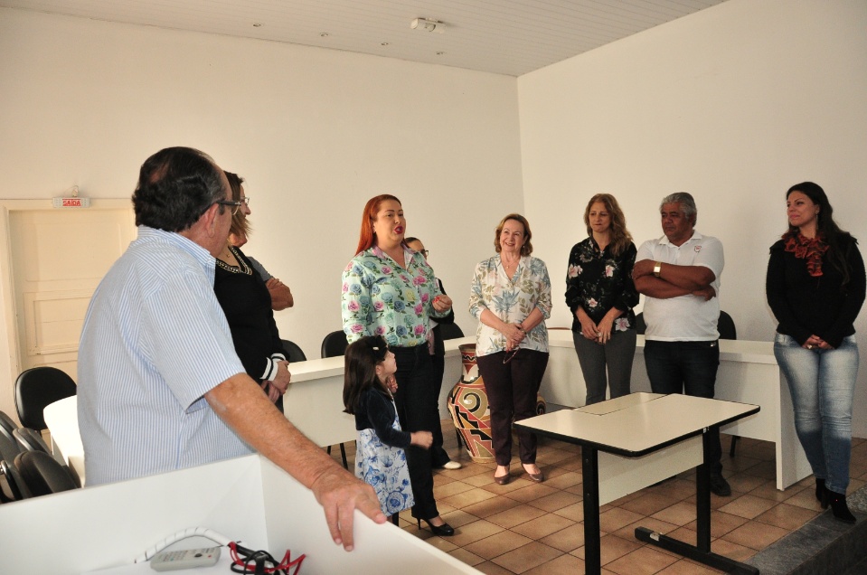 Prefeito dá posse a mais 33 candidatos aprovados no concurso