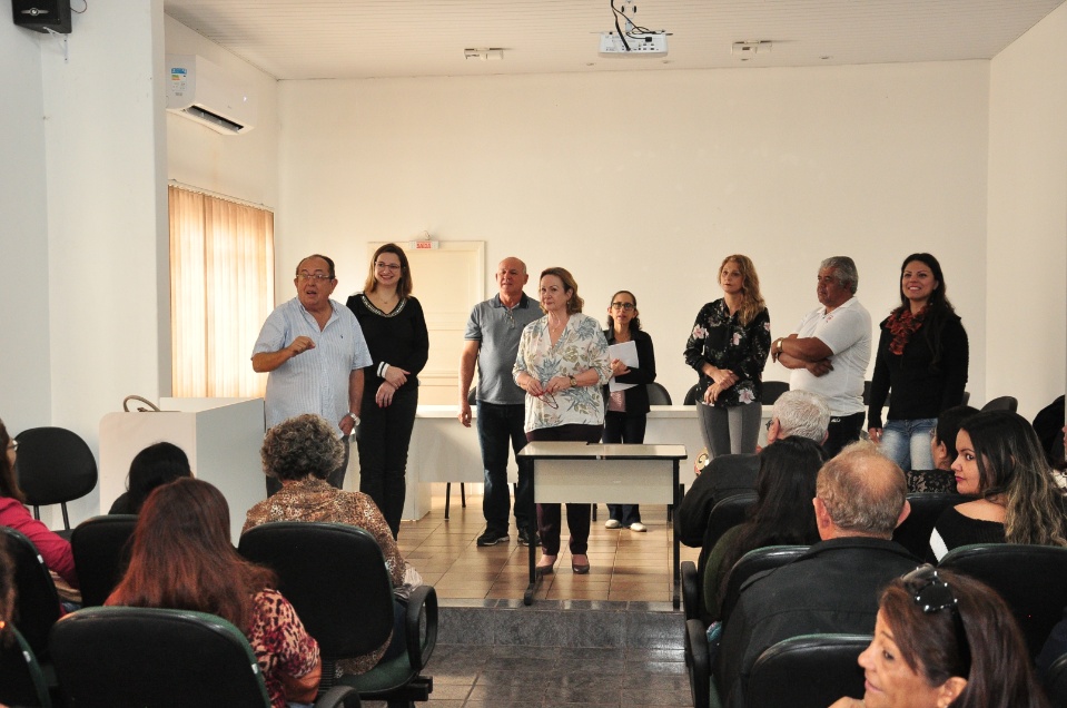 Prefeito dá posse a mais 33 candidatos aprovados no concurso