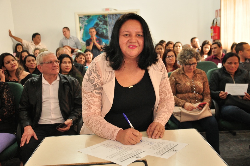 Prefeito dá posse a mais 33 candidatos aprovados no concurso
