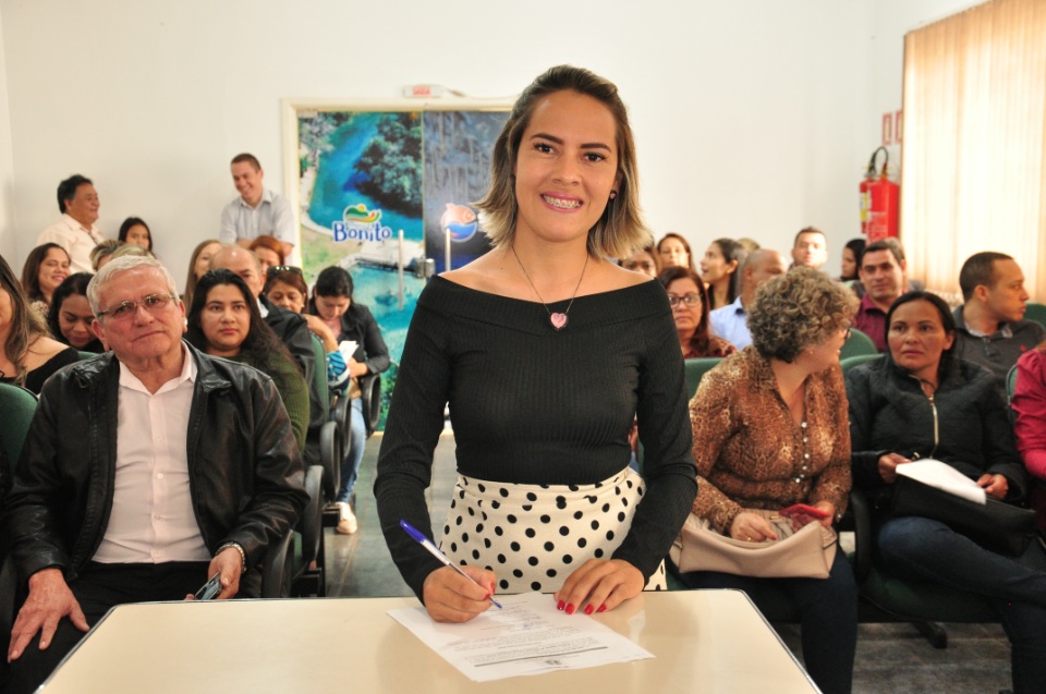 Prefeito dá posse a mais 33 candidatos aprovados no concurso