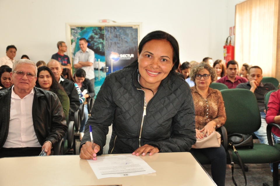 Prefeito dá posse a mais 33 candidatos aprovados no concurso