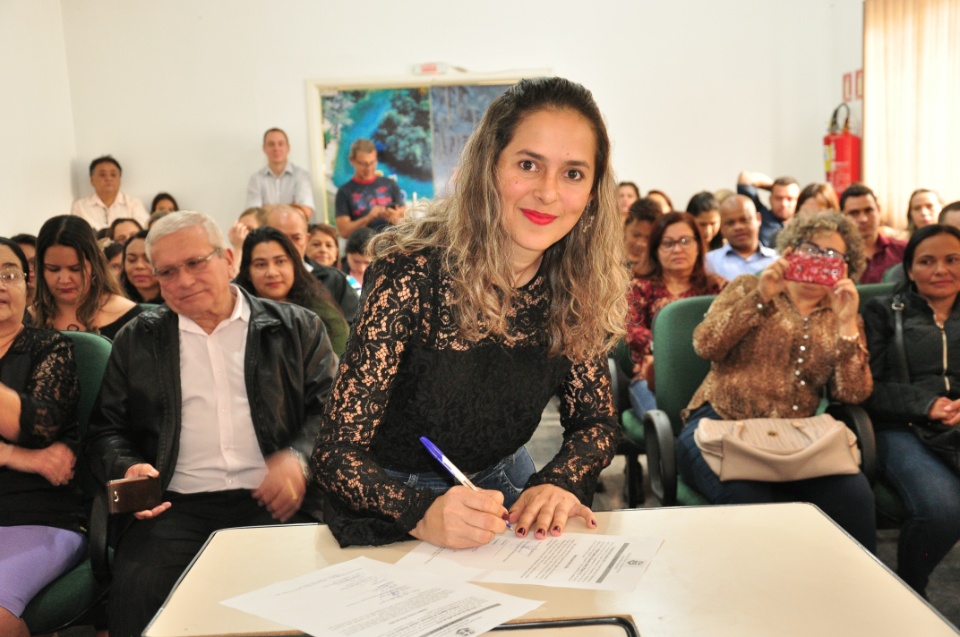 Prefeito dá posse a mais 33 candidatos aprovados no concurso