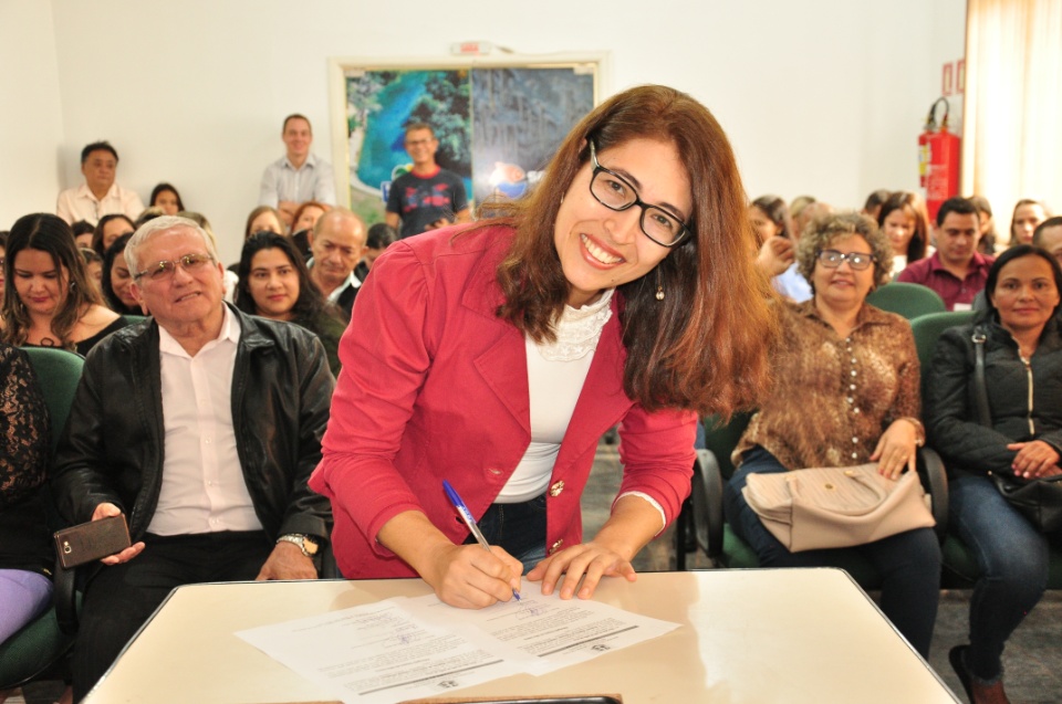 Prefeito dá posse a mais 33 candidatos aprovados no concurso