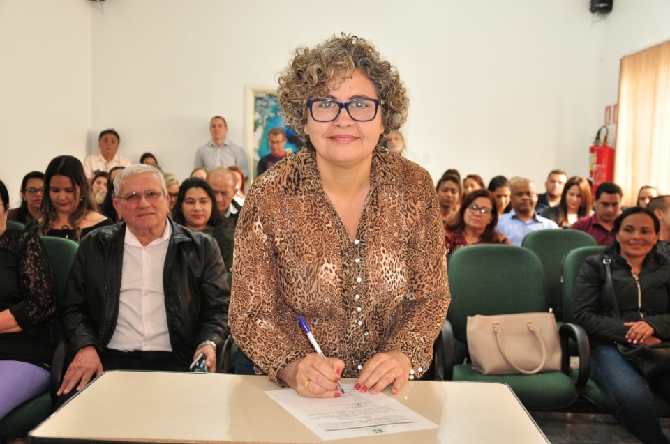 Prefeito dá posse a mais 33 candidatos aprovados no concurso
