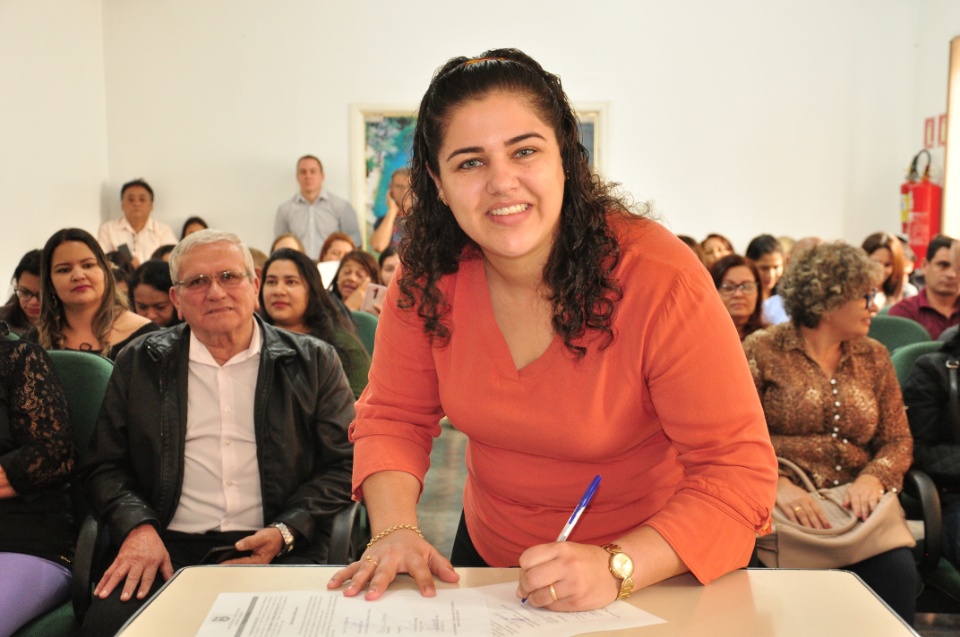 Prefeito dá posse a mais 33 candidatos aprovados no concurso