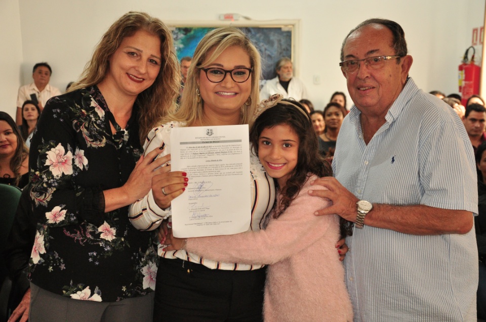 Prefeito dá posse a mais 33 candidatos aprovados no concurso