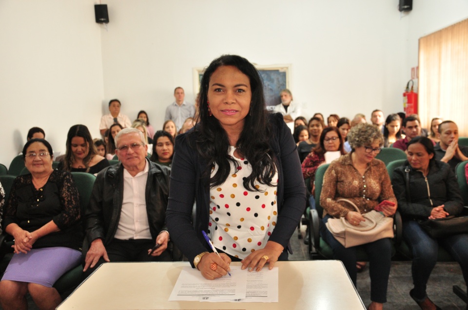 Prefeito dá posse a mais 33 candidatos aprovados no concurso