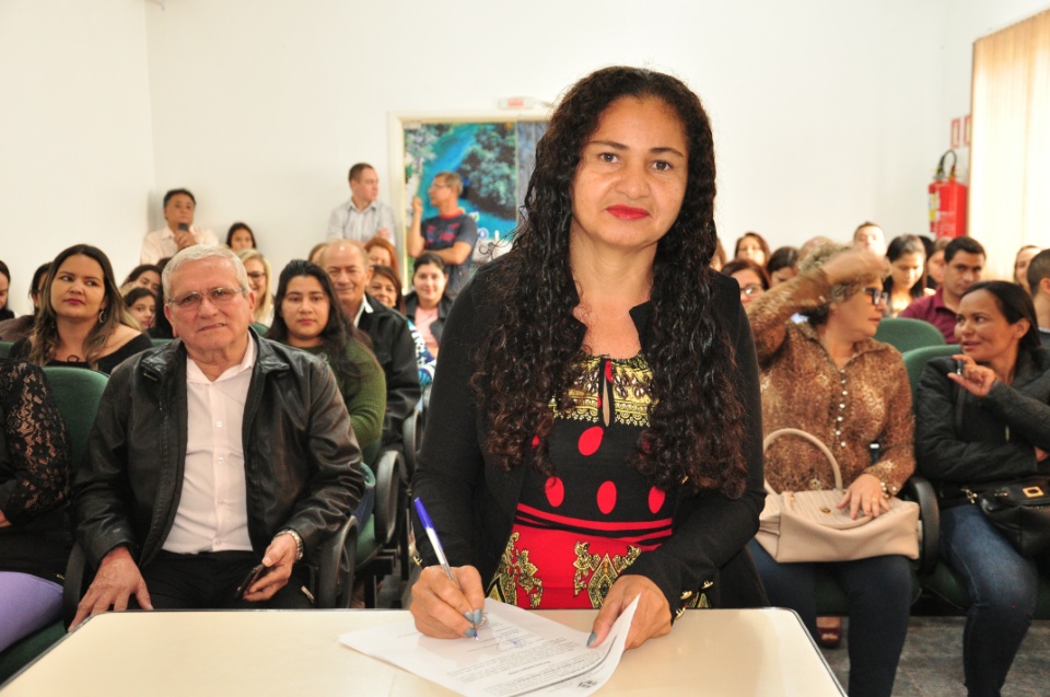 Prefeito dá posse a mais 33 candidatos aprovados no concurso
