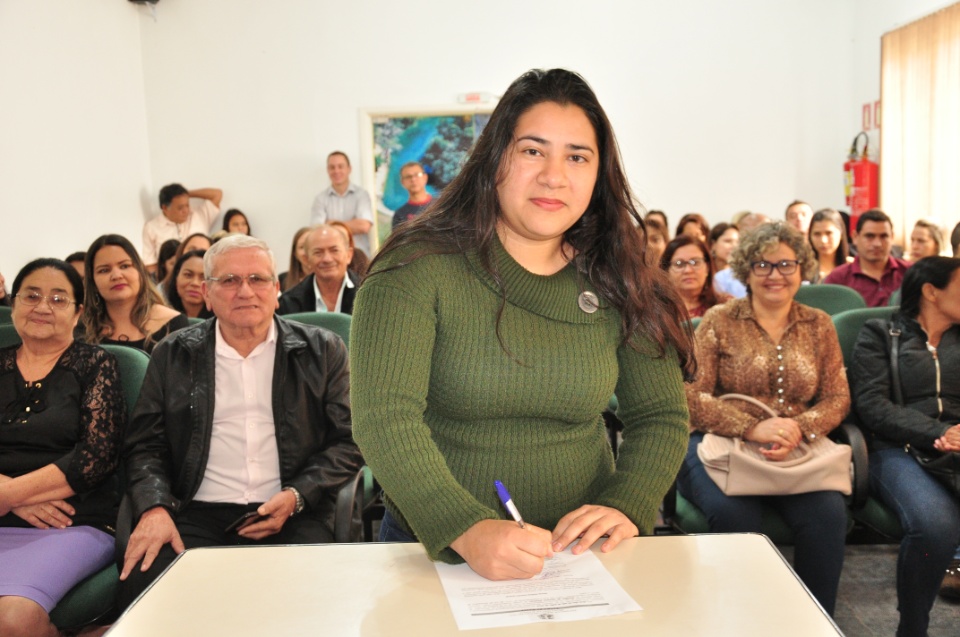 Prefeito dá posse a mais 33 candidatos aprovados no concurso