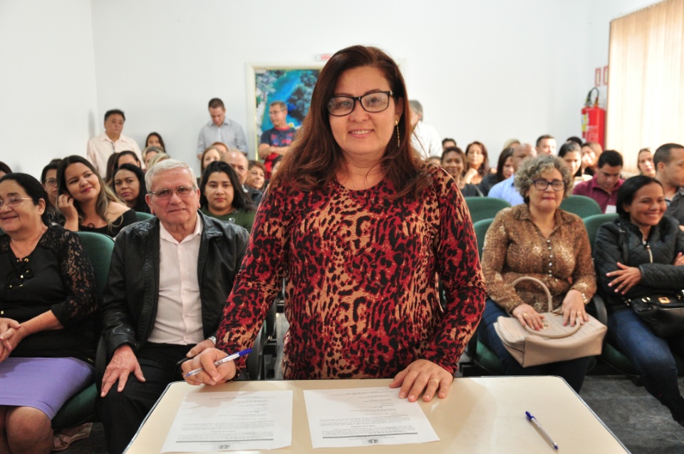Prefeito dá posse a mais 33 candidatos aprovados no concurso