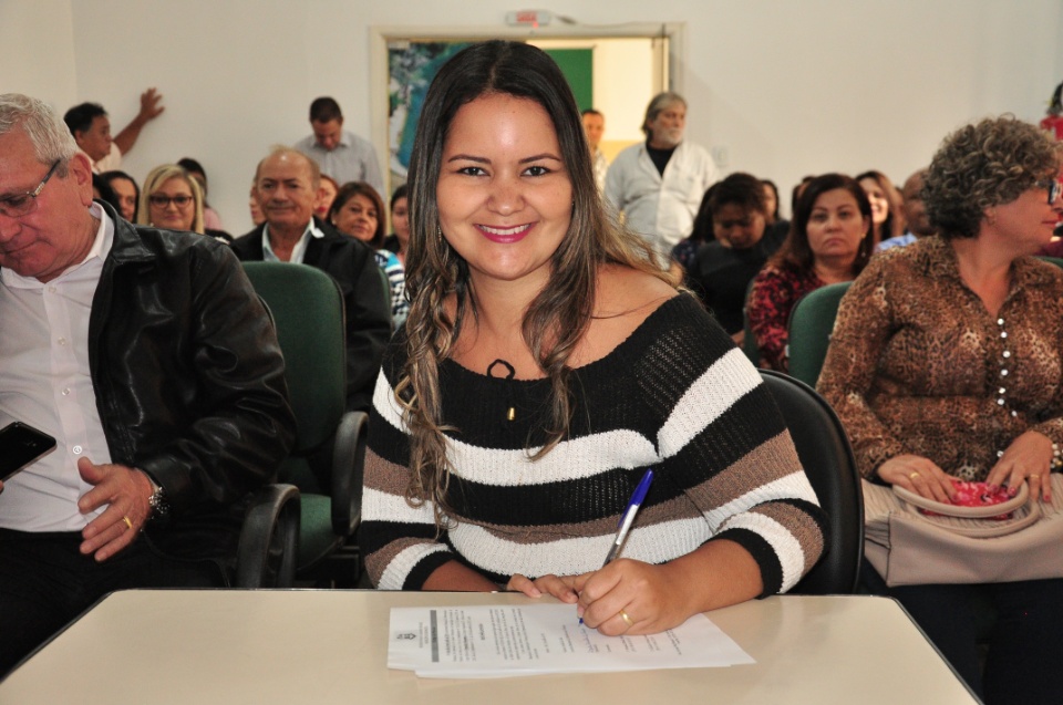 Prefeito dá posse a mais 33 candidatos aprovados no concurso