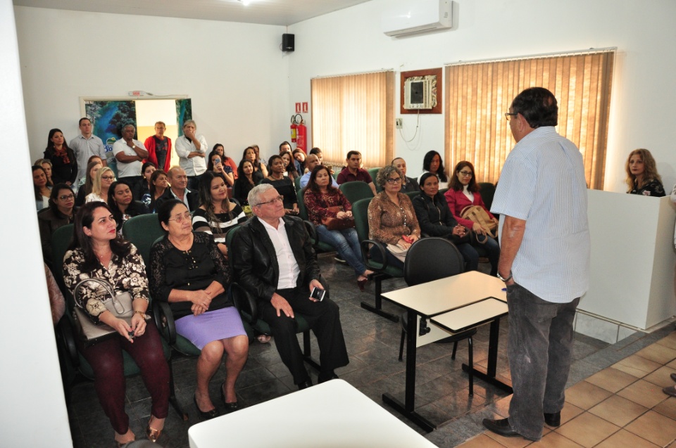 Prefeito dá posse a mais 33 candidatos aprovados no concurso
