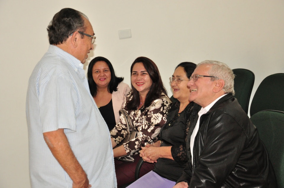 Prefeito dá posse a mais 33 candidatos aprovados no concurso