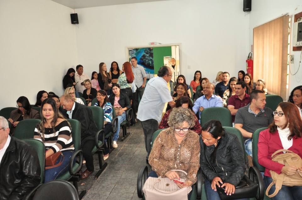 Prefeito dá posse a mais 33 candidatos aprovados no concurso