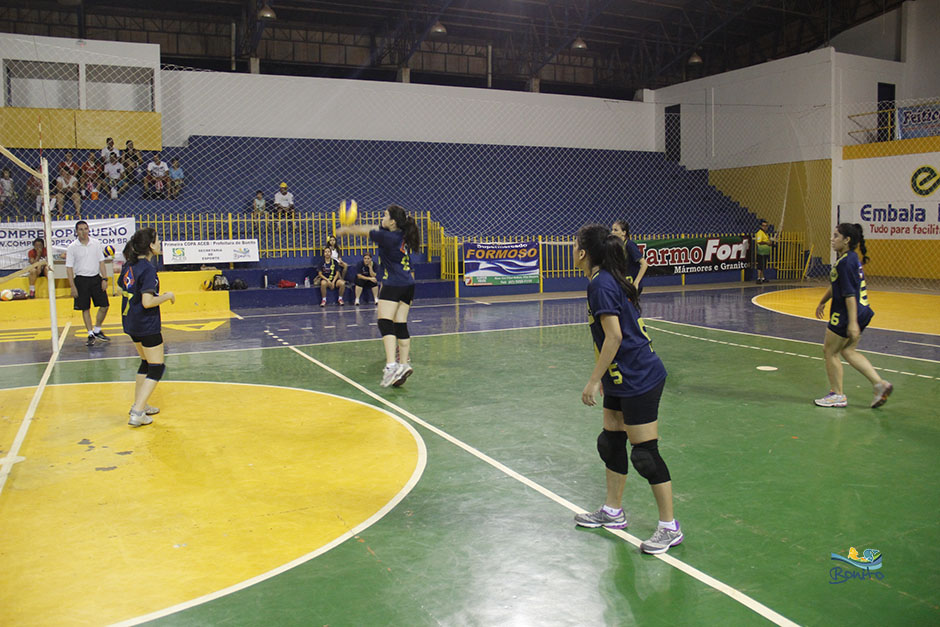 Confira a galeria de fotos das finais do vôlei na Copa ACEB