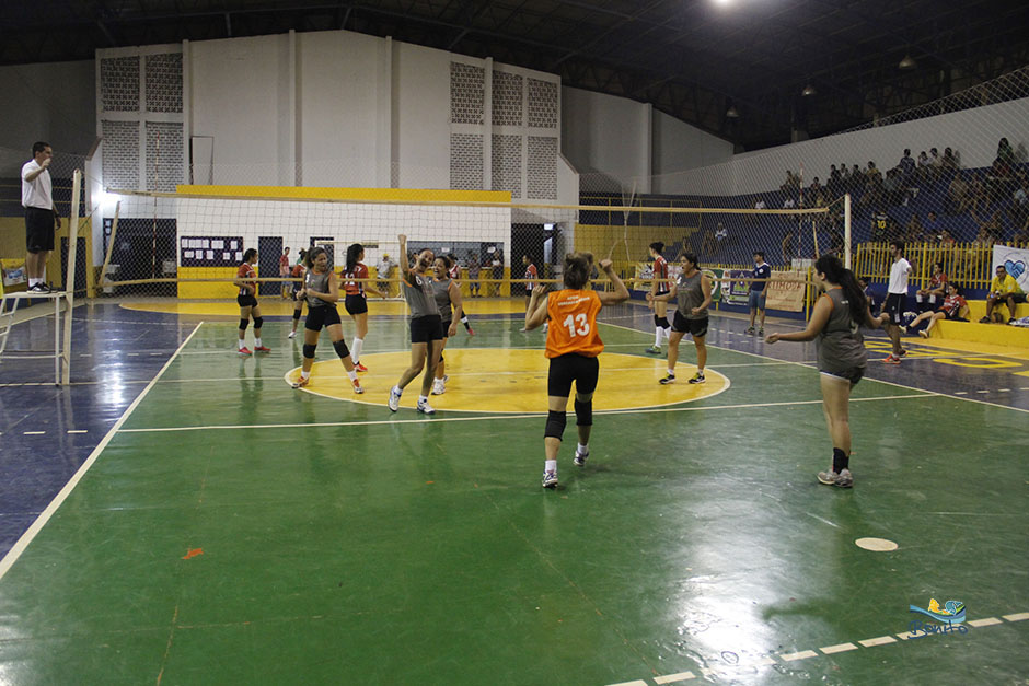 Confira a galeria de fotos das finais do vôlei na Copa ACEB