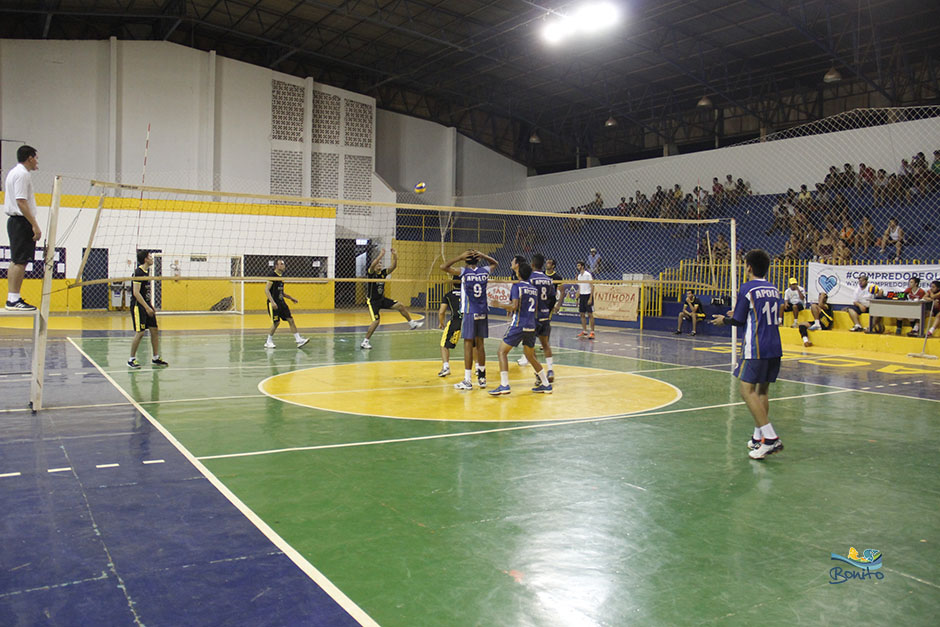 Confira a galeria de fotos das finais do vôlei na Copa ACEB