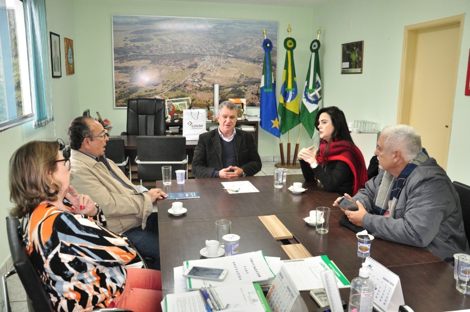 Prefeito recebe diretora da Fundação de Cultura, Mara Caseiro