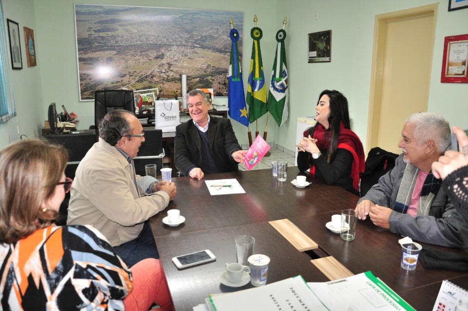Prefeito recebe diretora da Fundação de Cultura, Mara Caseiro