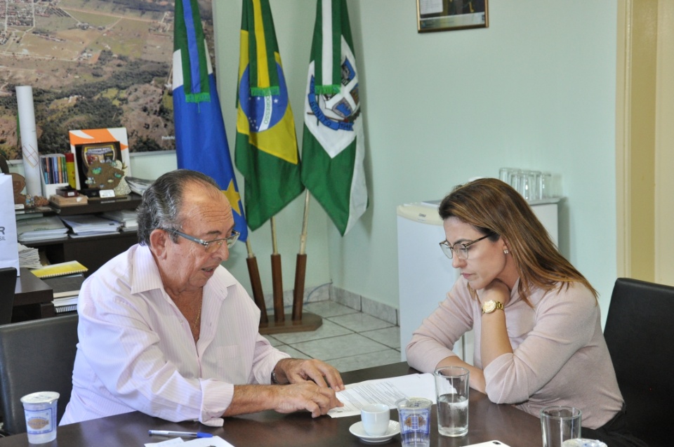 Prefeito Odilson recebe visita da senadora Soraya Thronicke