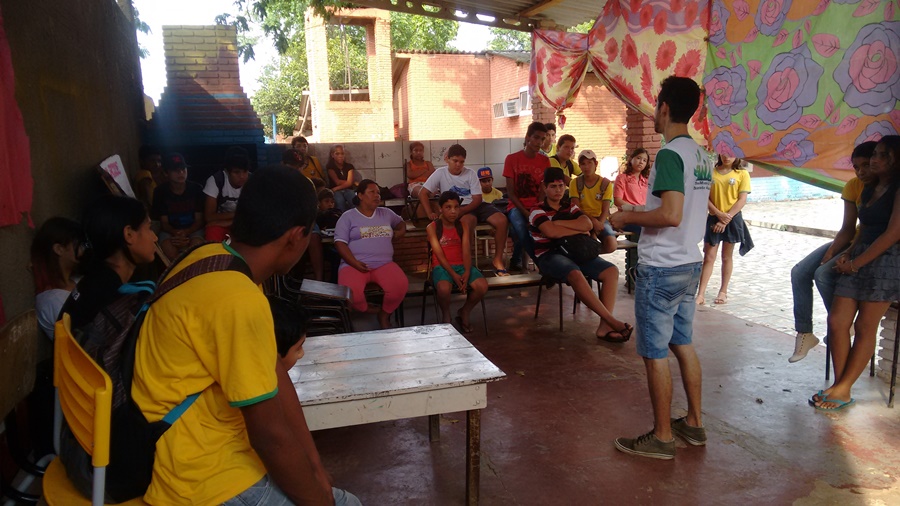 Alunos participam de mutirão de limpeza e orientações para combater o mosquito da dengue em Bonito
