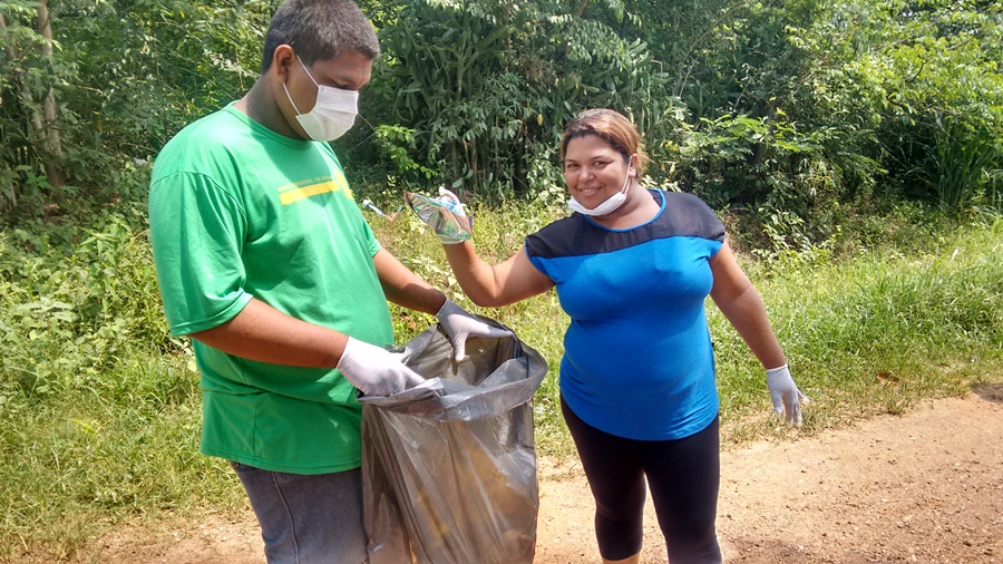 Alunos participam de mutirão de limpeza e orientações para combater o mosquito da dengue em Bonito