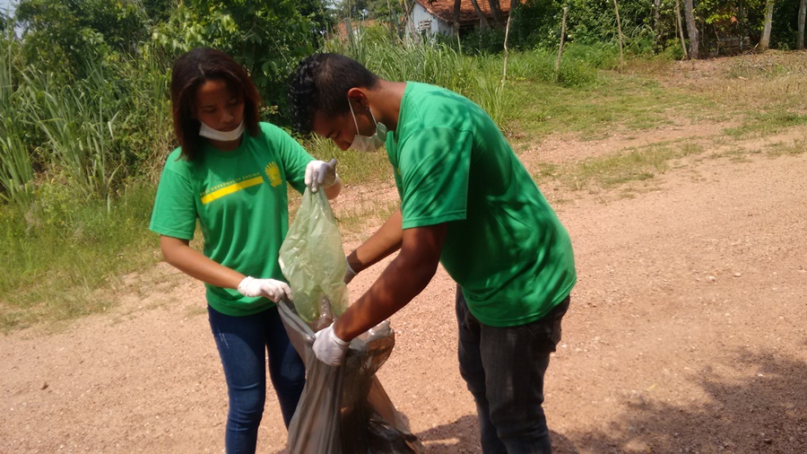 Alunos participam de mutirão de limpeza e orientações para combater o mosquito da dengue em Bonito