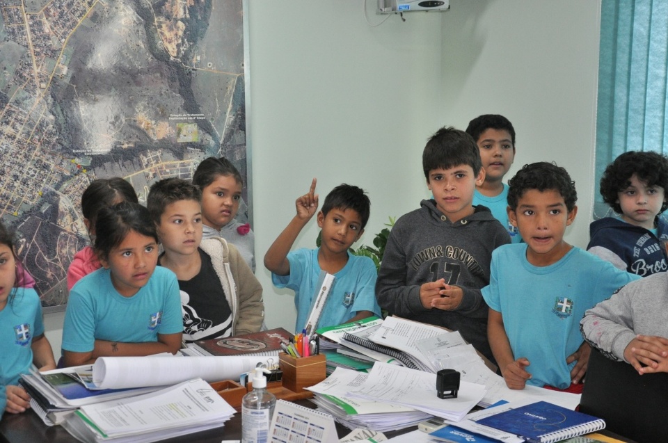 Prefeito recebe alunos da Escola Manoel Inácio de Farias