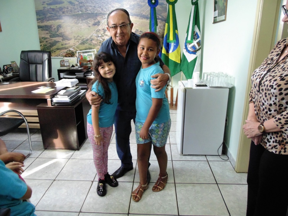 Prefeito recebe alunos da Escola Manoel Inácio de Farias