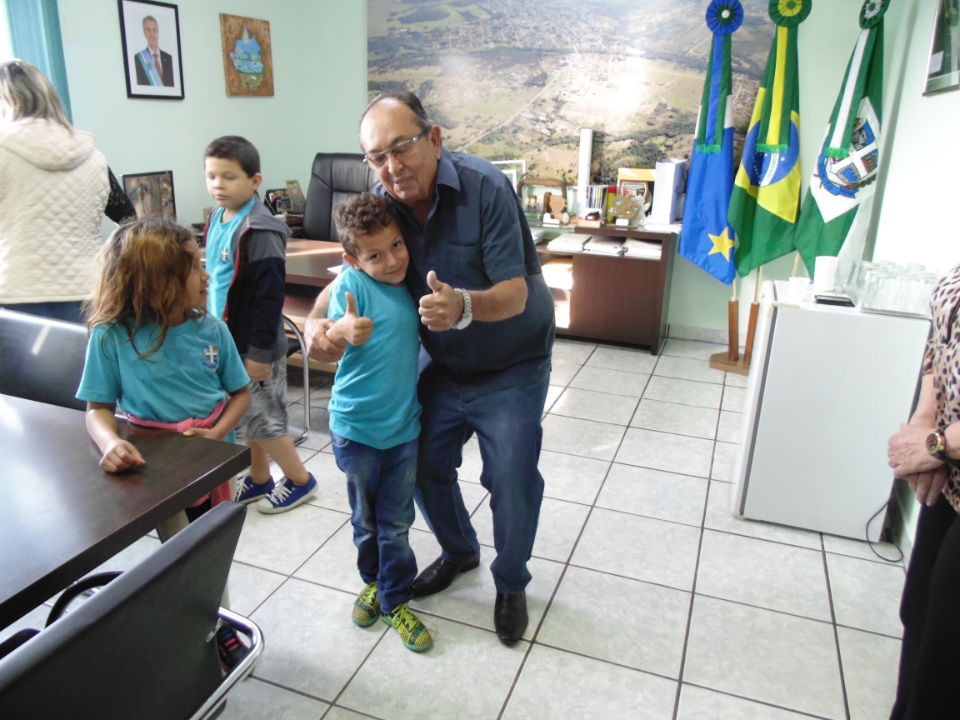 Prefeito recebe alunos da Escola Manoel Inácio de Farias