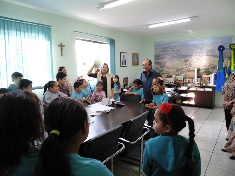 Prefeito recebe alunos da Escola Manoel Inácio de Farias