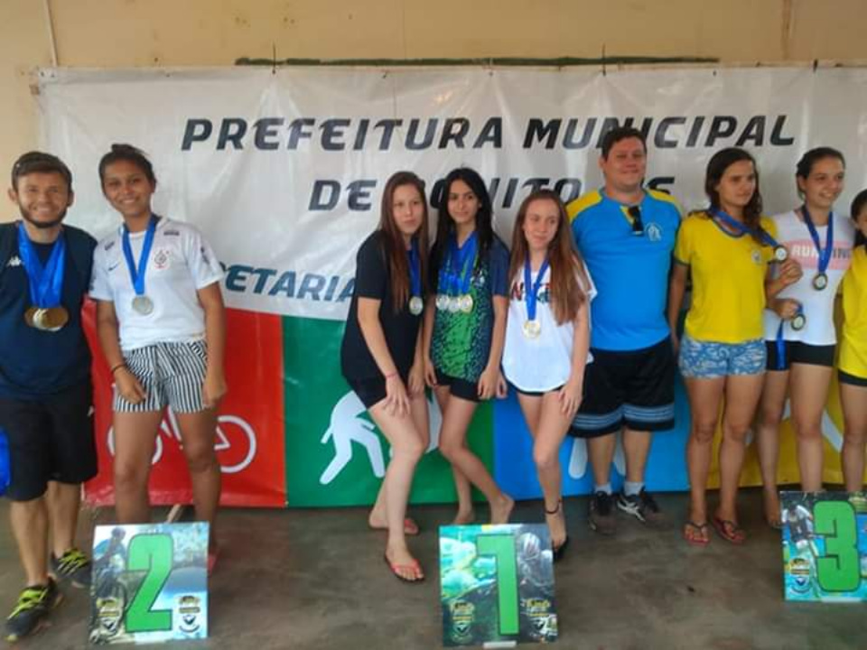 Estádio Municipal recebe jogos escolares. Confira as fotos