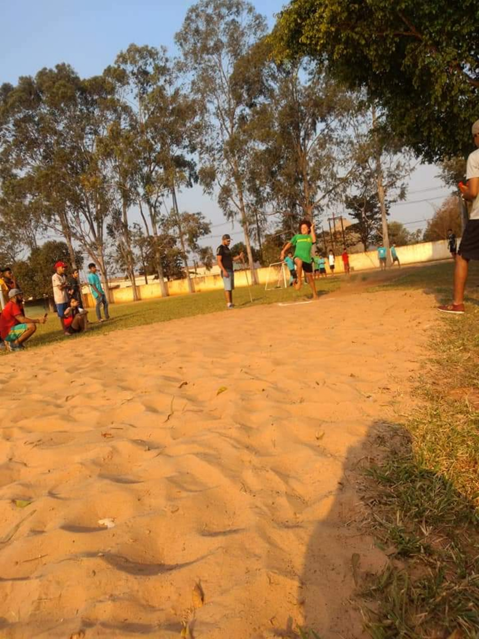 Estádio Municipal recebe jogos escolares. Confira as fotos