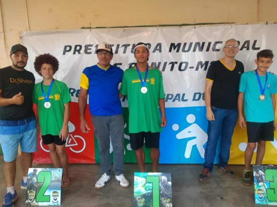 Estádio Municipal recebe jogos escolares. Confira as fotos