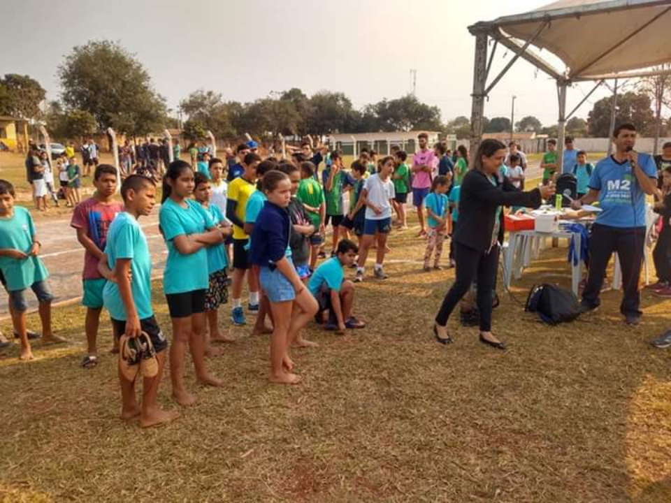 Estádio Municipal recebe jogos escolares. Confira as fotos